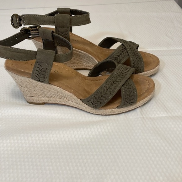Pesaro Syke Green Faux Suede Size 8 medium wedge heel sandals - Picture 4 of 6